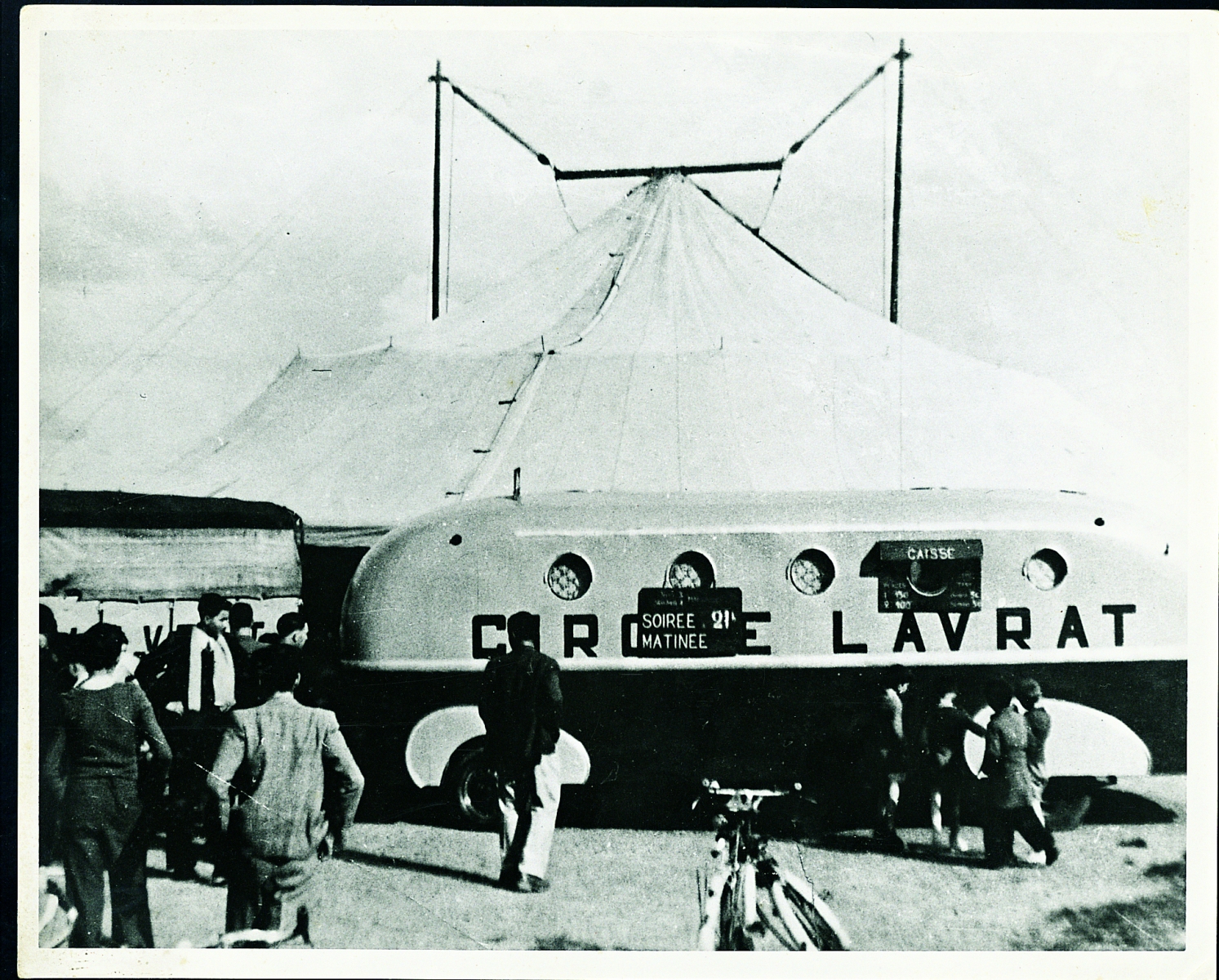 Billetterie-du-cirque-Lavrat-en-1950-LG